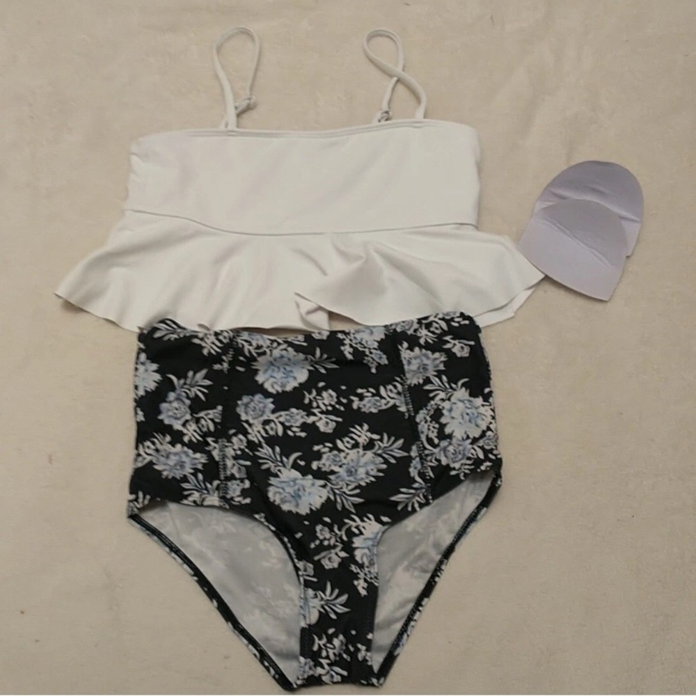 SHEIN Elegant White and Black Floral Bikini - Picture 13 of 14